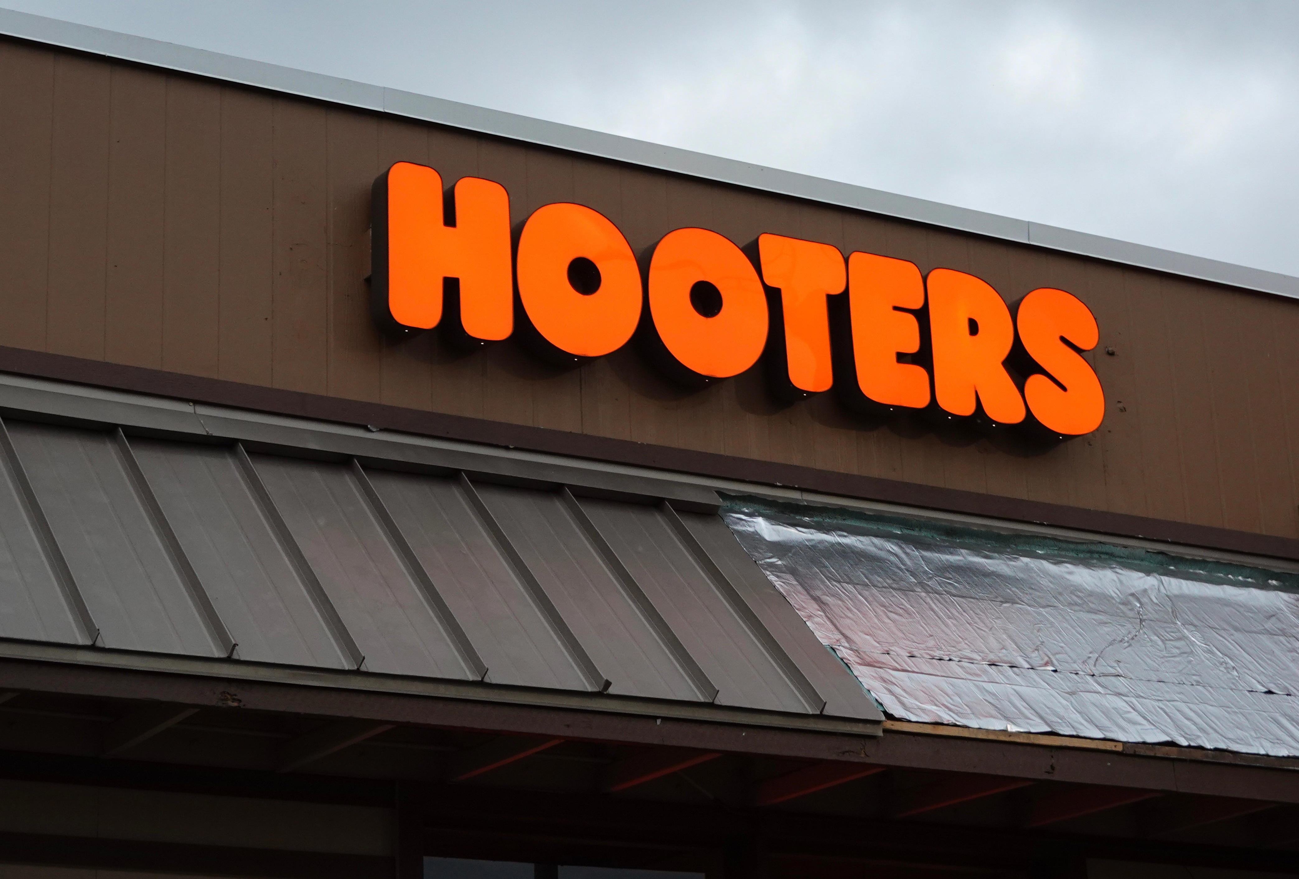 Hooters closures hit Indiana. Evansville among latest Hoosier locations