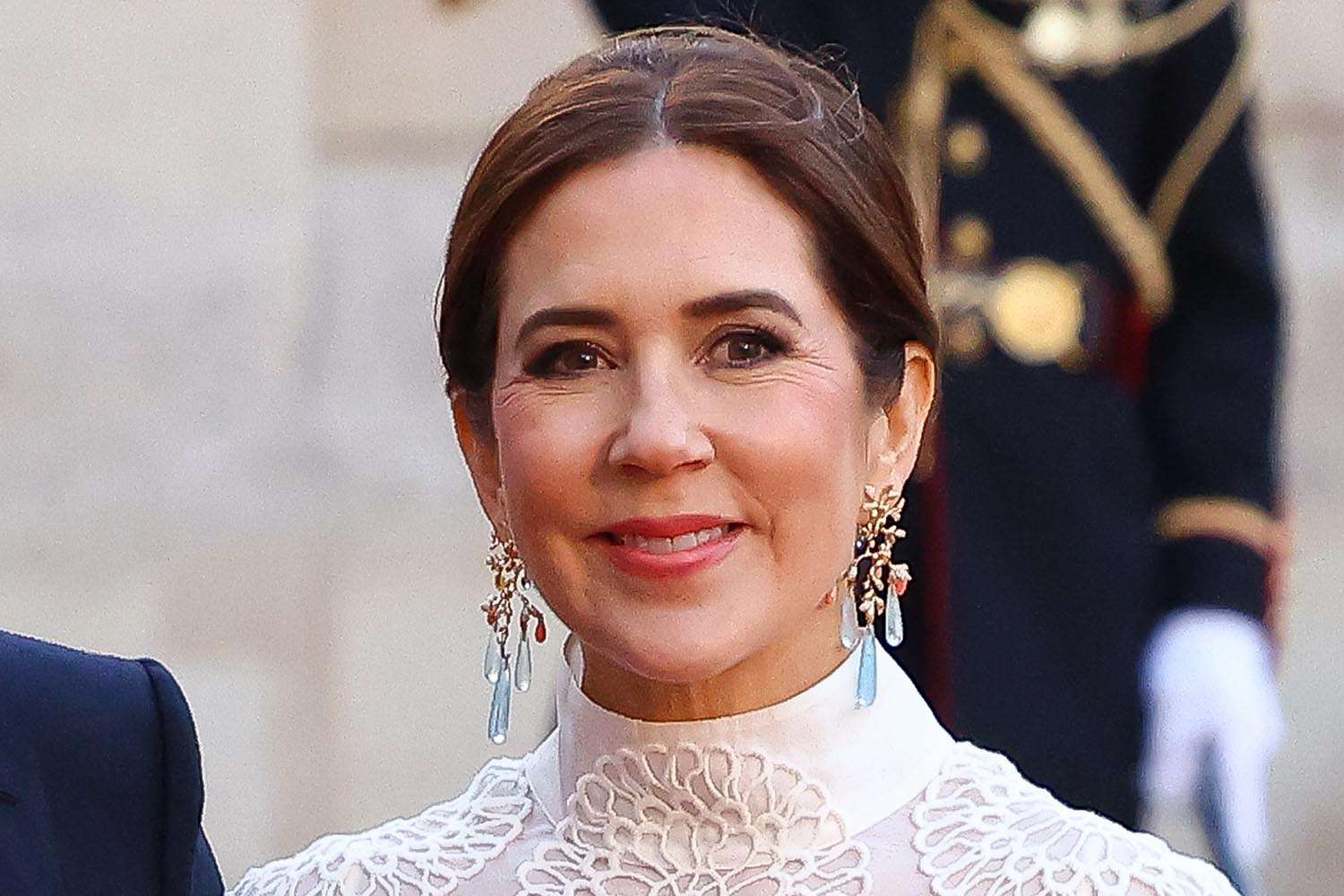 Did Queen Mary of Denmark Skip a Tiara at Glam Banquet in France Due to(00)