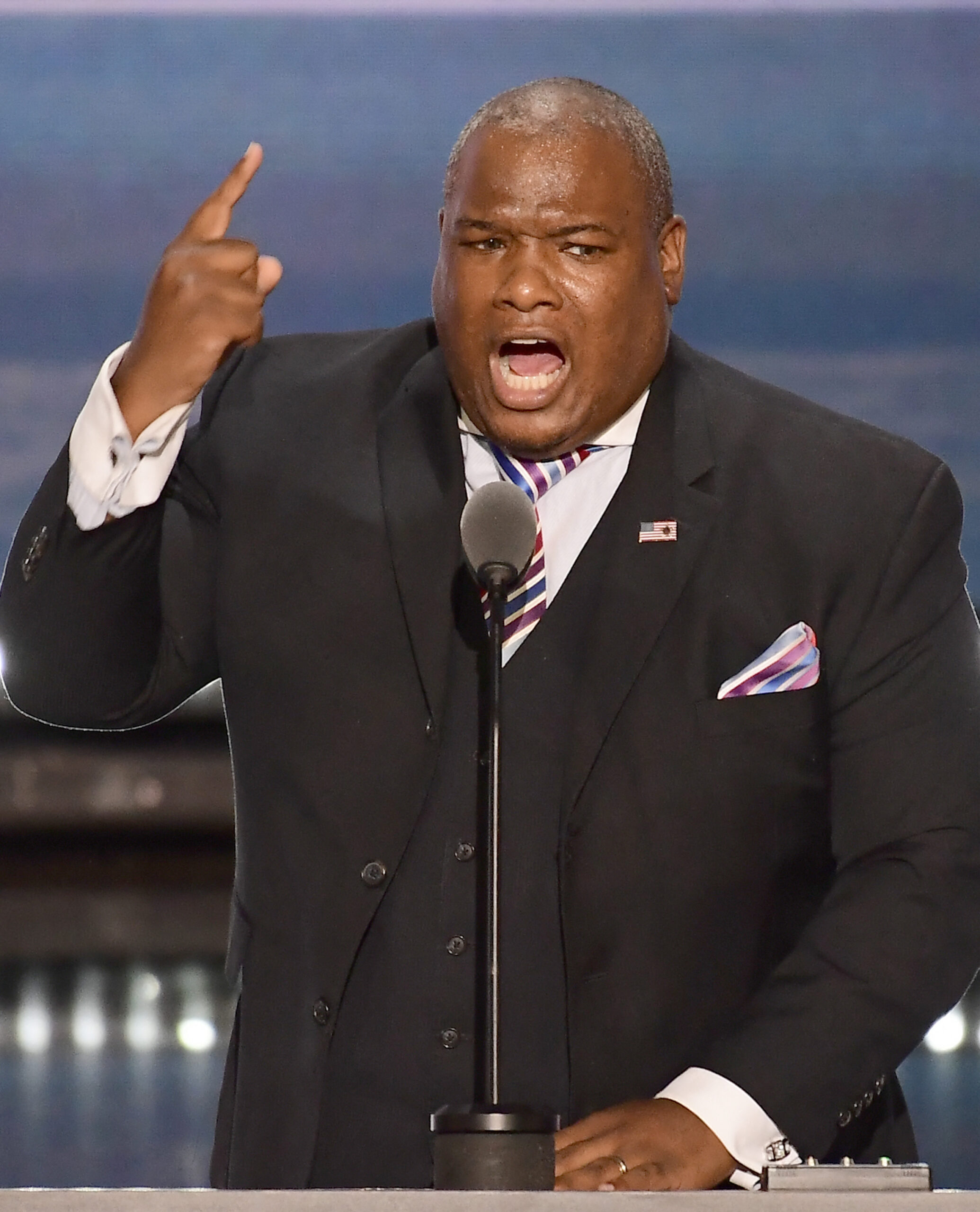 Trump's Pastor Wants More Weapons for Ukraine