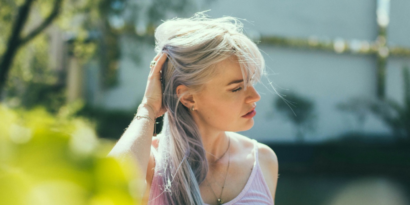 wellhealthorganic.com/know-the-causes-of-white-hair-and-easy-ways-to-prevent-it-naturally