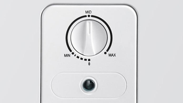Close up of Hisense freezer temperature dial