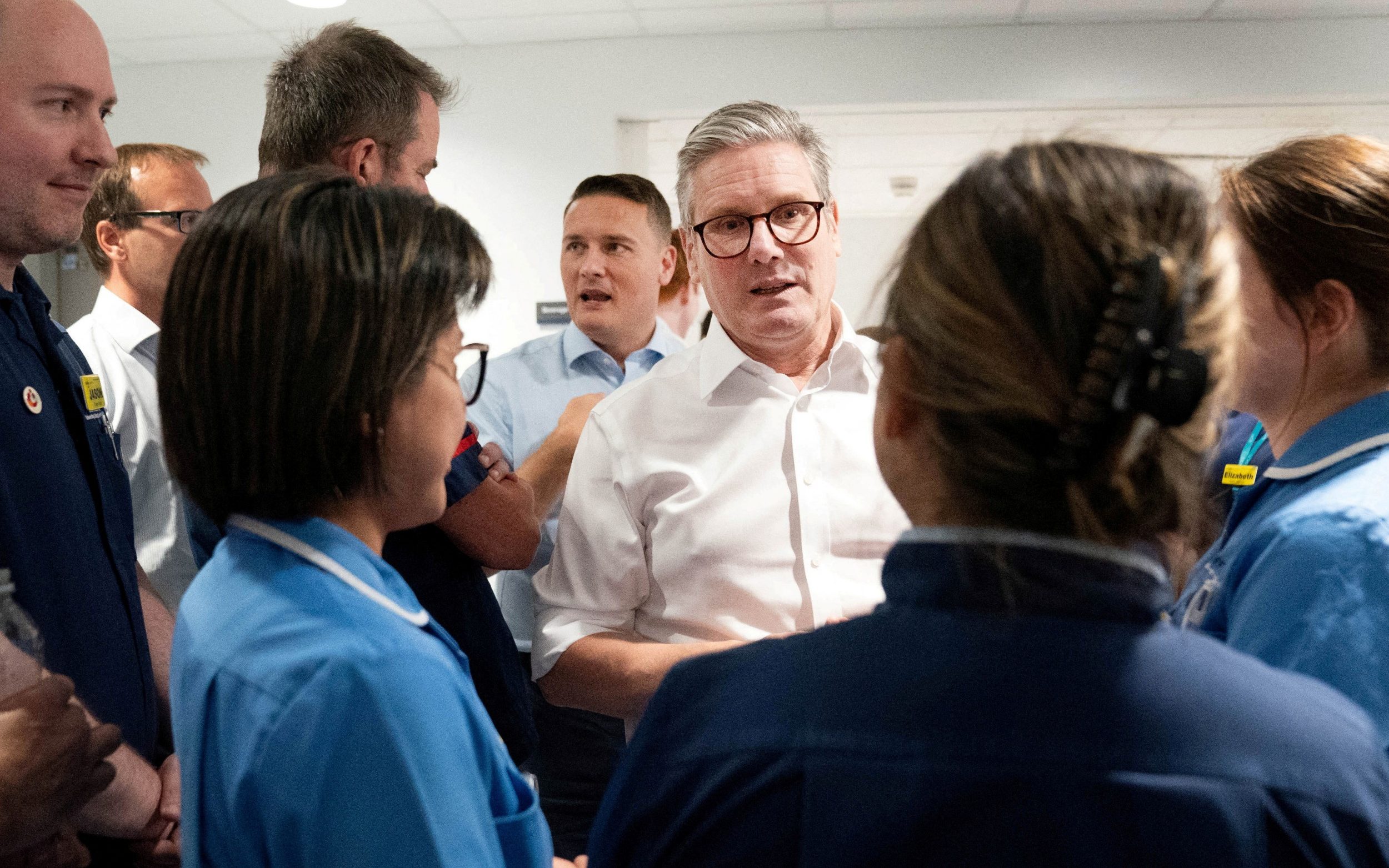 Starmer visits hospital