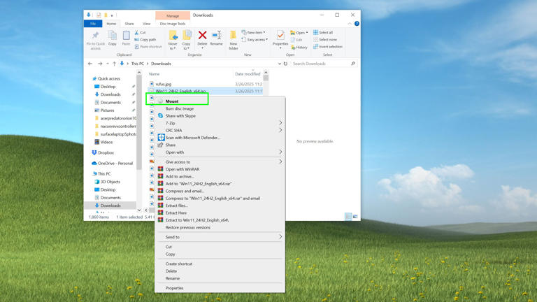 File Explorer right-click menu showing the Mount option highlighted in green