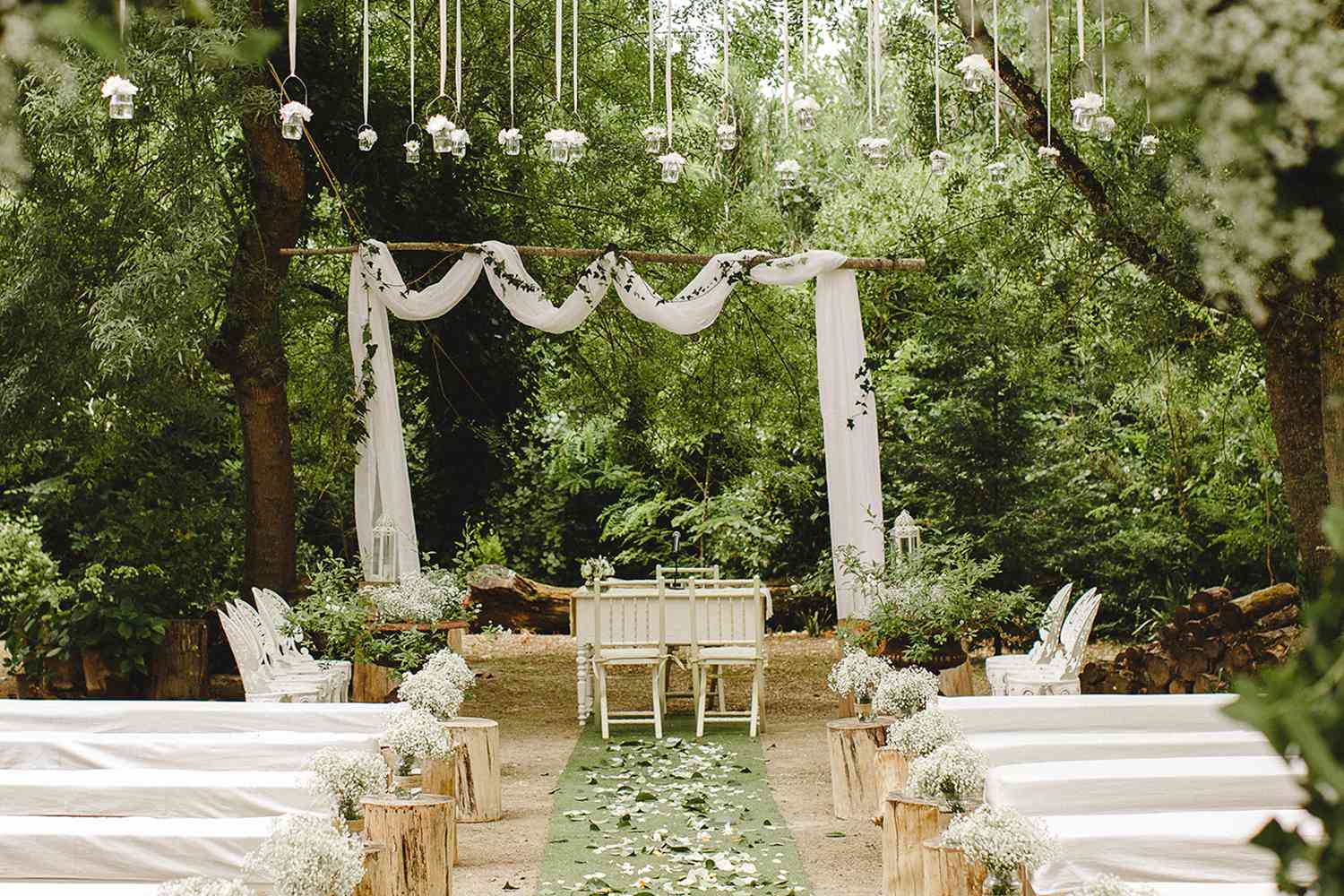 Individual Wants to Skip Old Friend's Wedding for a Concert with a