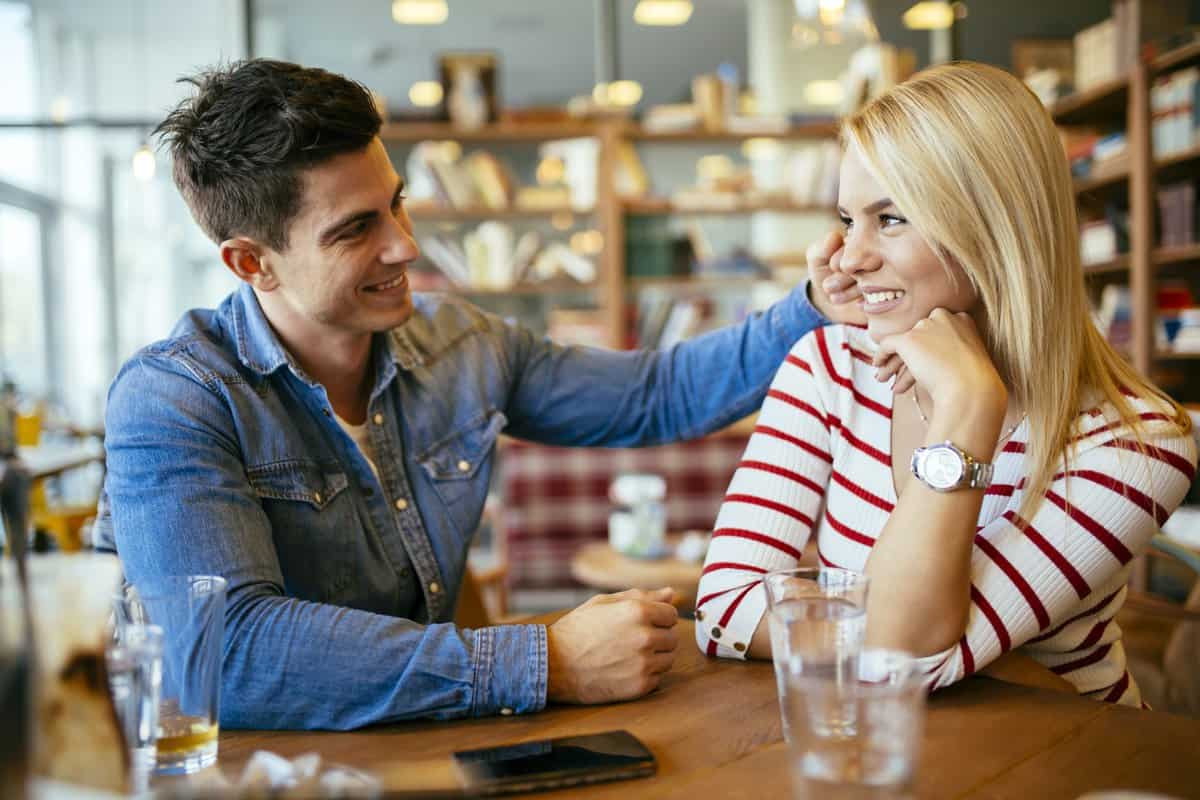 10 stille Dinge, die Frauen tun, wenn sie dich wirklich mögen