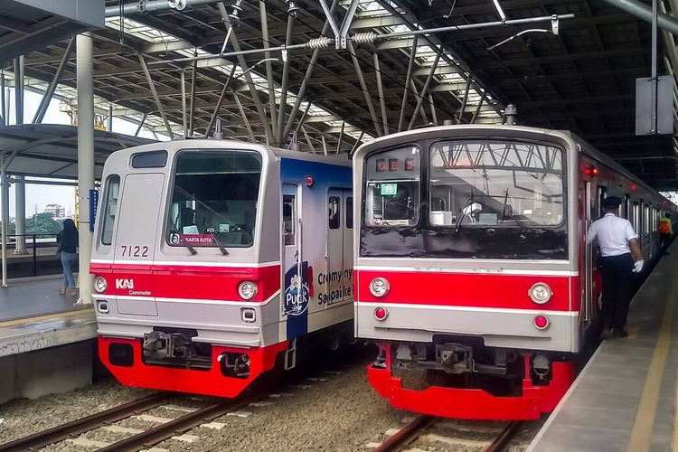 KRL Rangkasbitung Alami Gangguan, Penumpang Keluhkan Keterlambatan dan Kepadatan