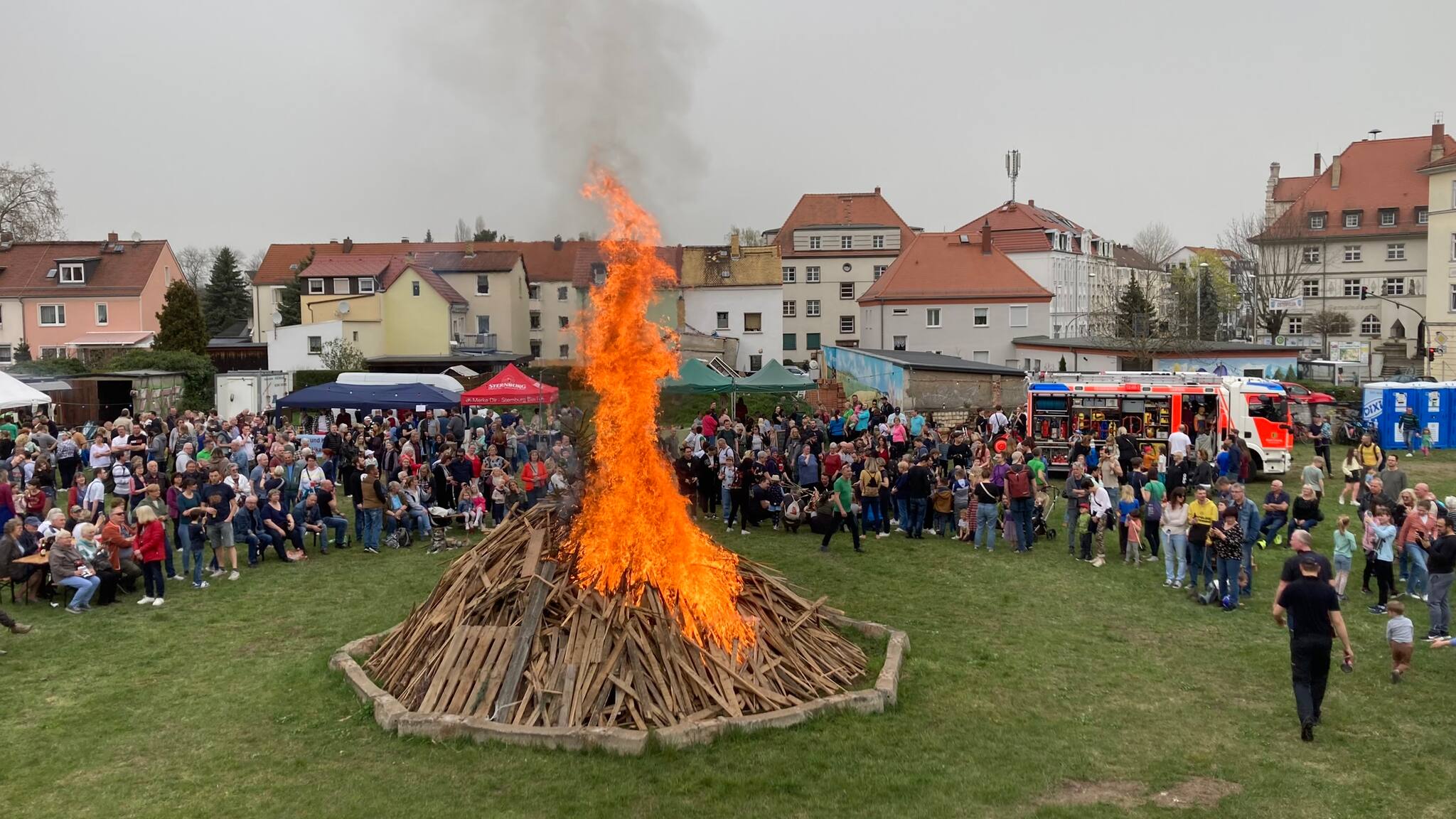Osterfeuer in Leipzig: Von Parkb&uuml;hne bis Torhaus - Hier werden 2025