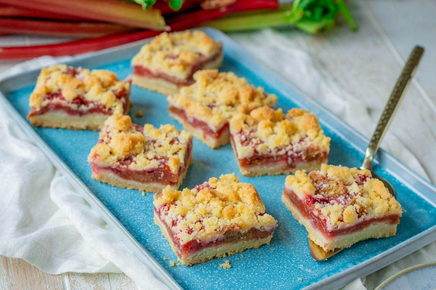 Erdbeer-Rhabarber-Crumble wie bei Oma – so lecker &amp; so einfach