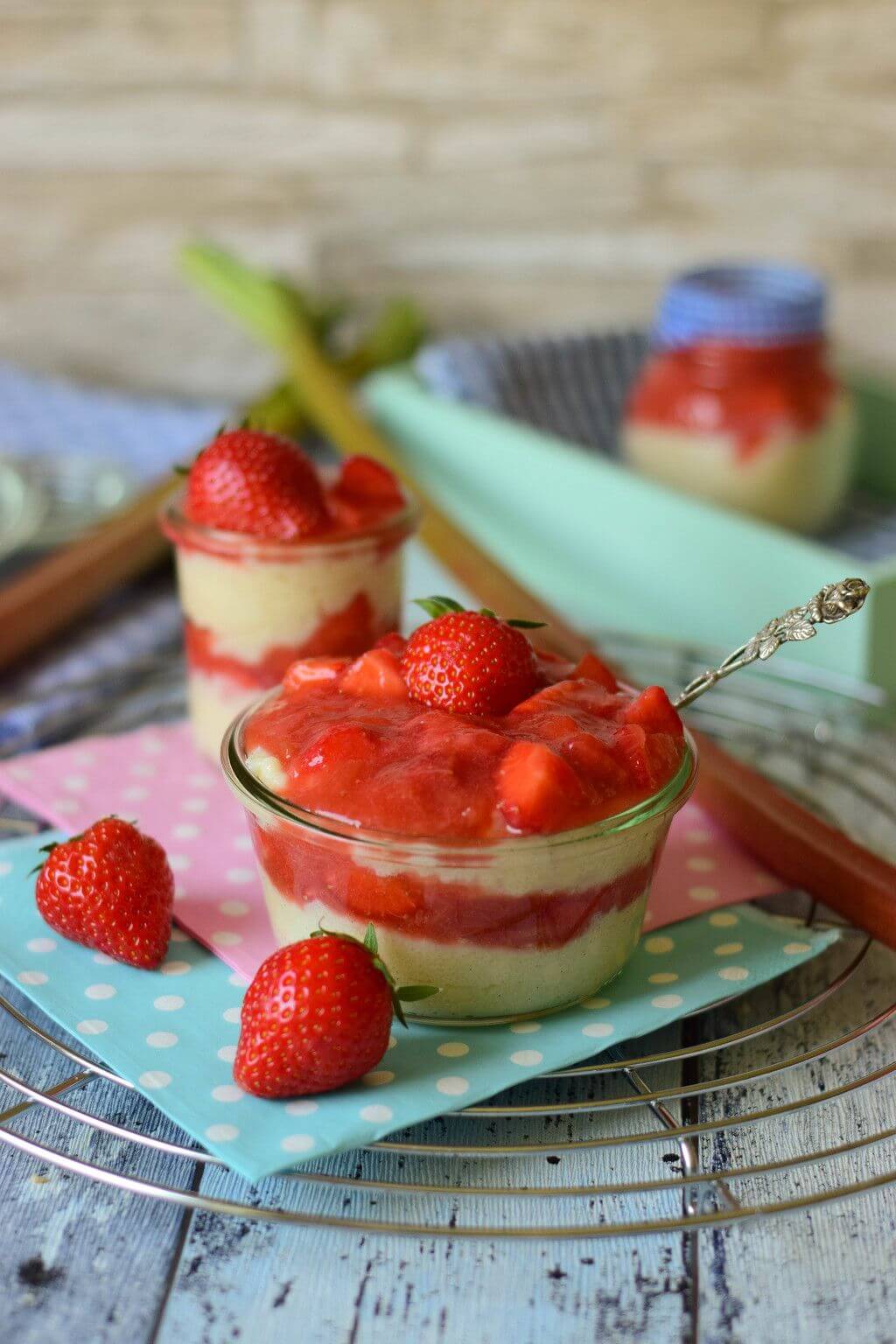 Erdbeer-Rhabarber-Crumble wie bei Oma – so lecker &amp; so einfach