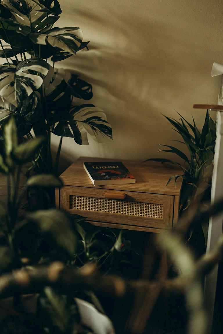 This DIY lamp makeover is still my favorite thrifted flip I think I've ... - Textured Apartment Makeovers On A Budget