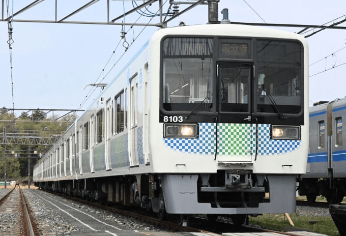 西武8000系「サステナ車両」、第1号お披露目!大手私鉄同士“異例 西武8000系「サステナ車両」、第1号お披露目!大手私鉄同士“異例