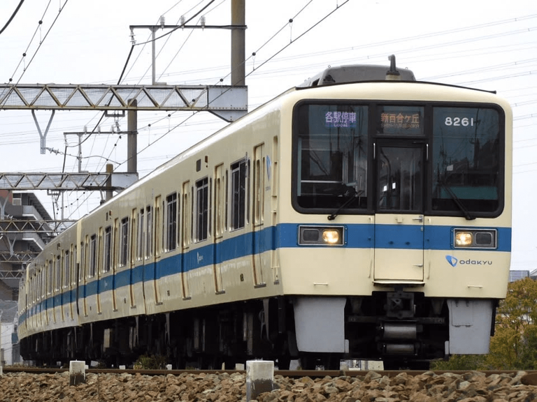 西武8000系「サステナ車両」、第1号お披露目!大手私鉄同士“異例 西武8000系「サステナ車両」、第1号お披露目!大手私鉄同士“異例