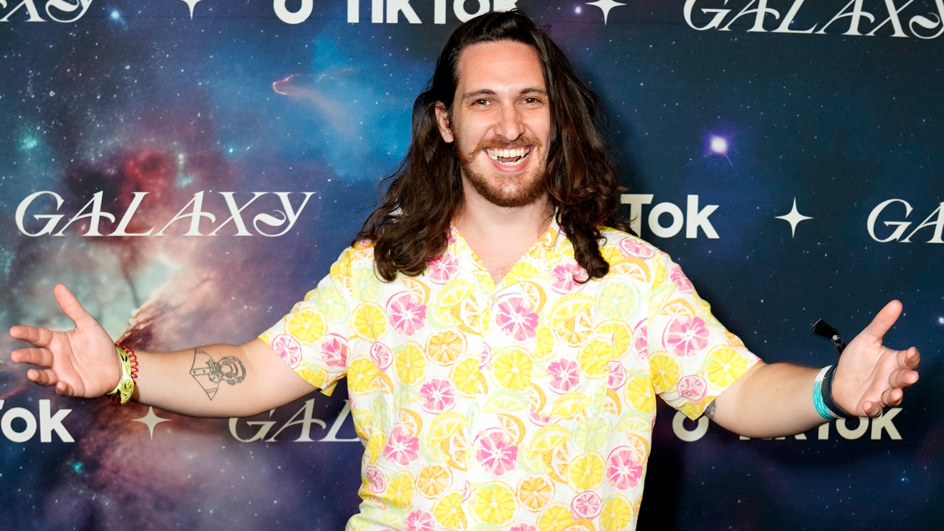 Influencer Sidney Raz Diagnosed With Stomach Cancer From Test