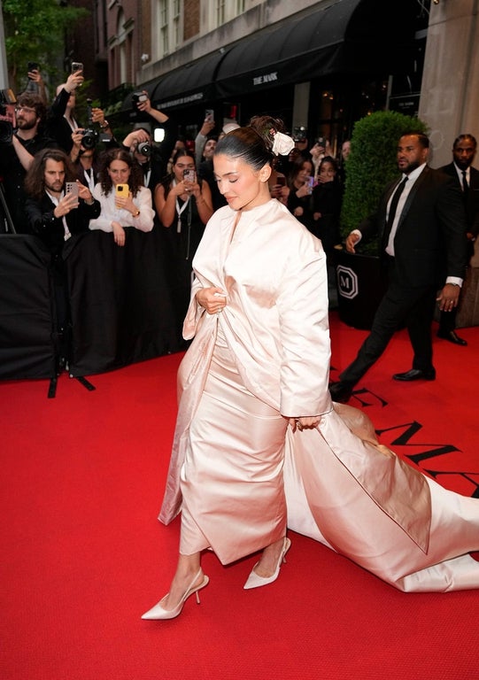 Stunning photos of the most popular female celebrities on social media