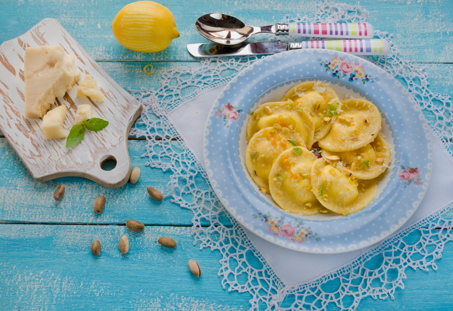 Italienische Sommergrüße: Ravioli mit Ricotta und Zitrone