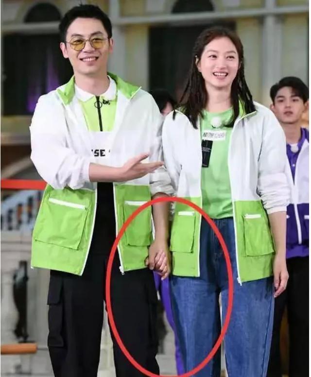 沈佳妮与唐嫣同是42岁，同是上海姑娘还是同学，两人差别大