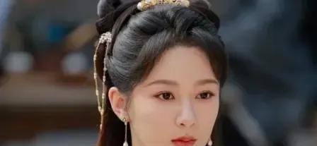 杨紫新尝试：达芬奇转场惊艳全场