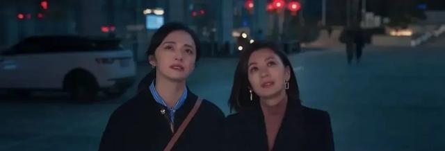 同样演白大褂，45岁姚晨对比50岁贾静雯，一个霸气，一个柔气