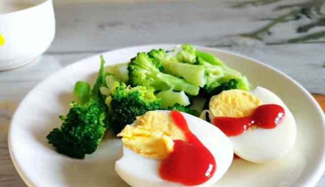 建议中老年：如果不差钱，尽量多吃6种早餐，比天天喝粥有营养