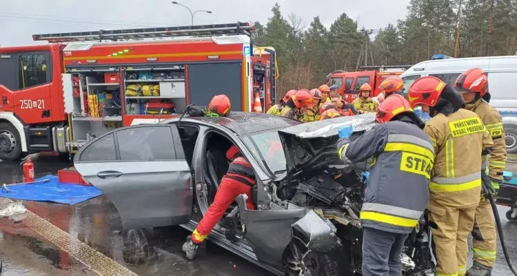 Groźny wypadek z udziałem autobusu w Warszawie. Roczne dziecko w szpitalu