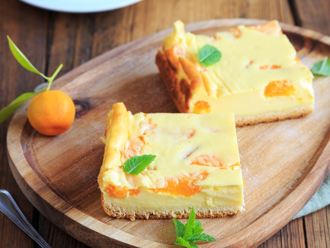Mit knusprigem Boden: Fruchtiger Mandarinen-Käsekuchen vom Blech