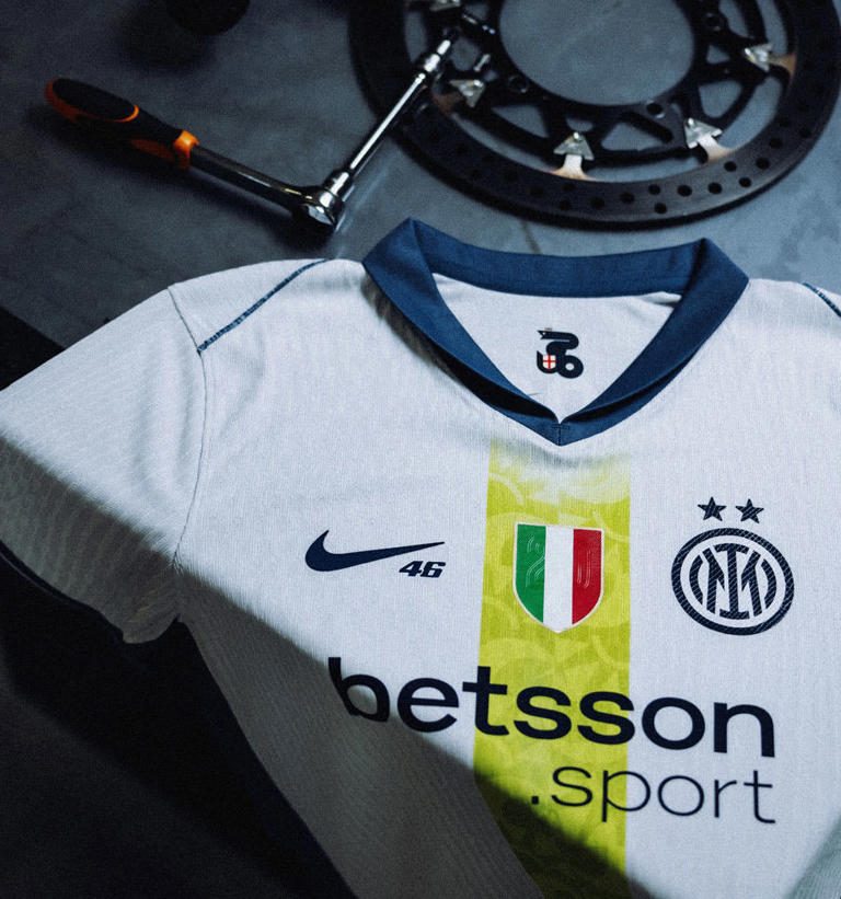 インテルミラン x ヴァレンティーノ・ロッシ　アウェイ　ユニフォーム インテルミラン x ヴァレンティーノ・ロッシ アウェイ ユニフォーム