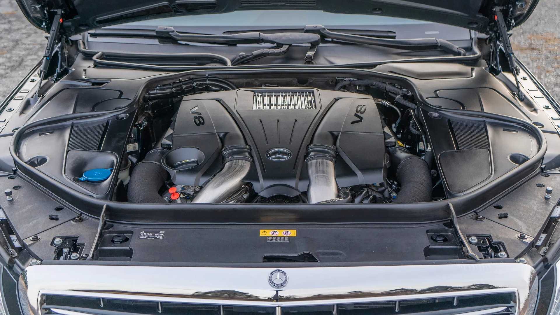 2014 mercedes-benz s550 sedan engine bay shot
