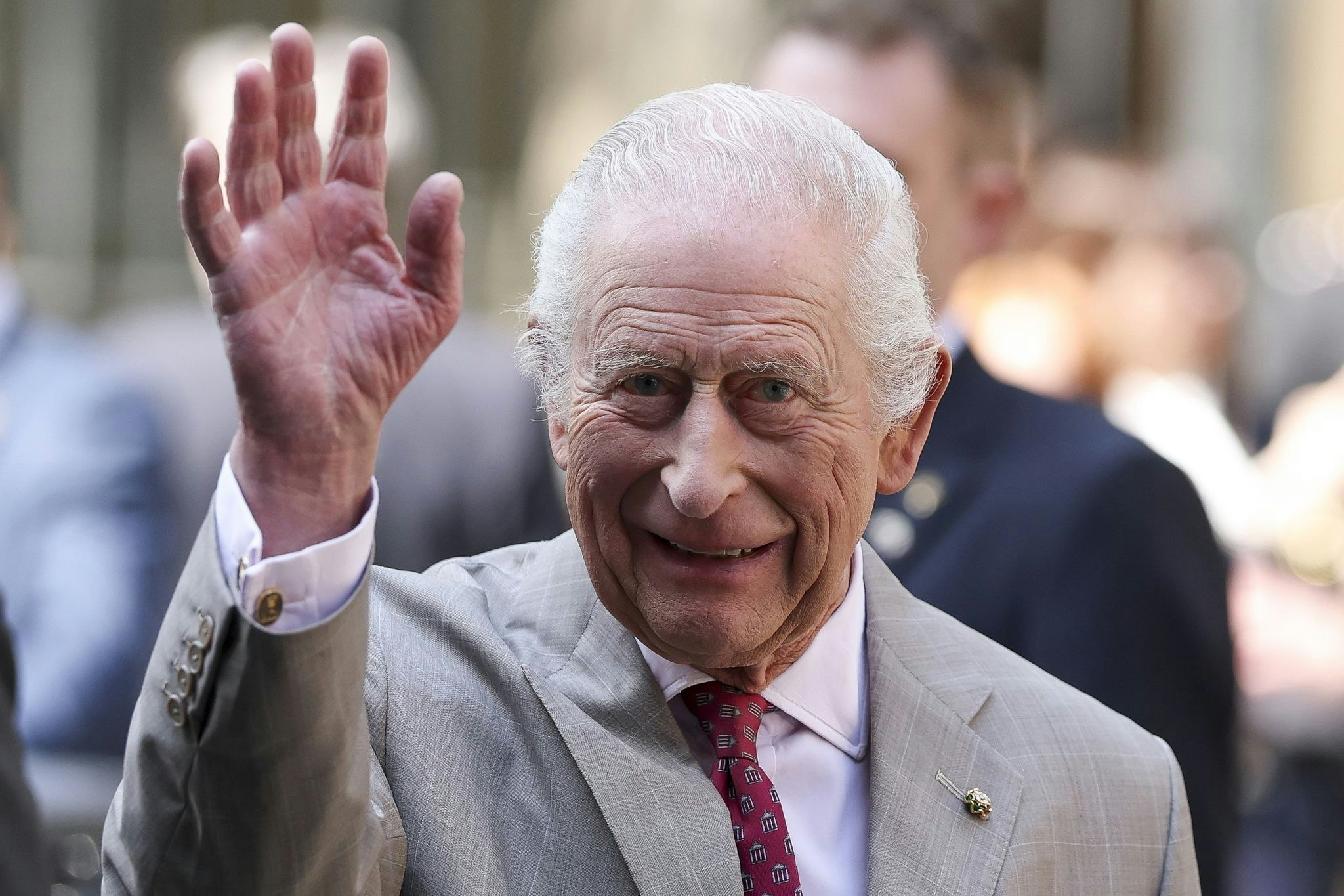 Ungewöhnliches Geschenk: Charles bekommt Glas Nutella in Gold