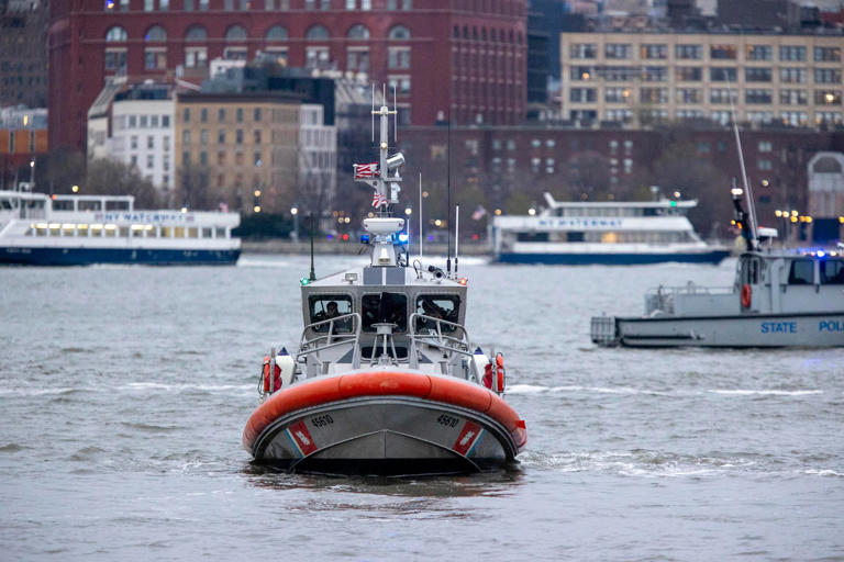 Alcalde de Nueva York descarta prohibir vuelos turísticos en helicóptero  pese a presión política tras accidente en el río Hudson