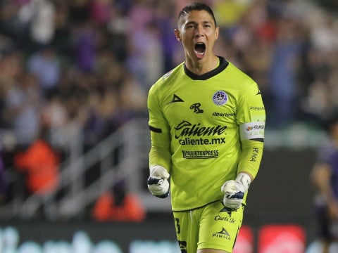 Hugo González celebra gol de Mazatlán en tiempo de compensación, mismo que logra mantenerlos en puestos de Play-in. (Mexsport).