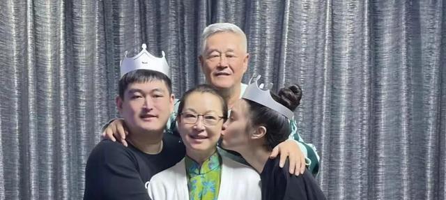 赵本山立下遗嘱，财产全留给儿子赵一楠，球球幽默回应引起热议！