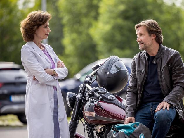 Karin Patzelt (Marijam Agischewa) muss eine bittere Wahrheit über ihren Lebensgefährten Frank erfahren.