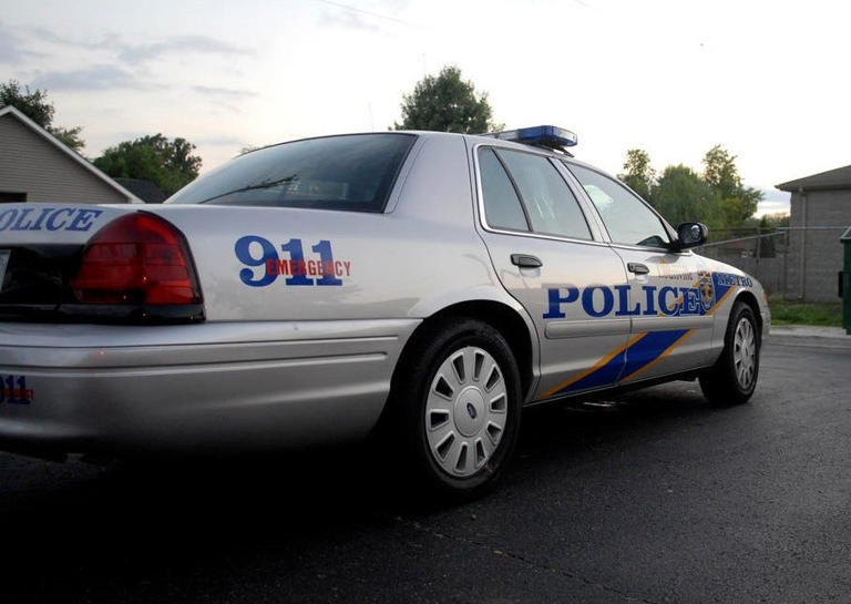 2 hospitalized, including LMPD officer, after overnight downtown crash