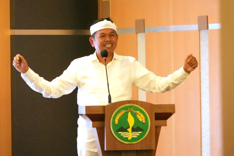 Gubernur Jabar, Dedi Mulyadi saat acara silaturahmi Keluarga Paguyuban Pasundan di Gedung Paguyuban Pasundan, Jalan Sumatera, Kota Bandung, Sabtu (12/4/2025).