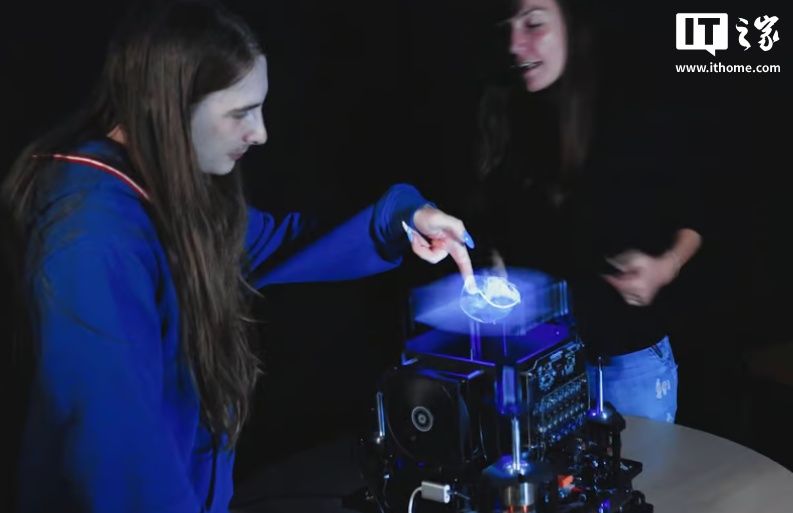 科幻场景成真：科学家实现可物理操控的3D全息图像