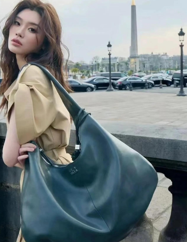 奚梦瑶央视综艺录制收官！电梯口被偶遇，瘦高背薄超美