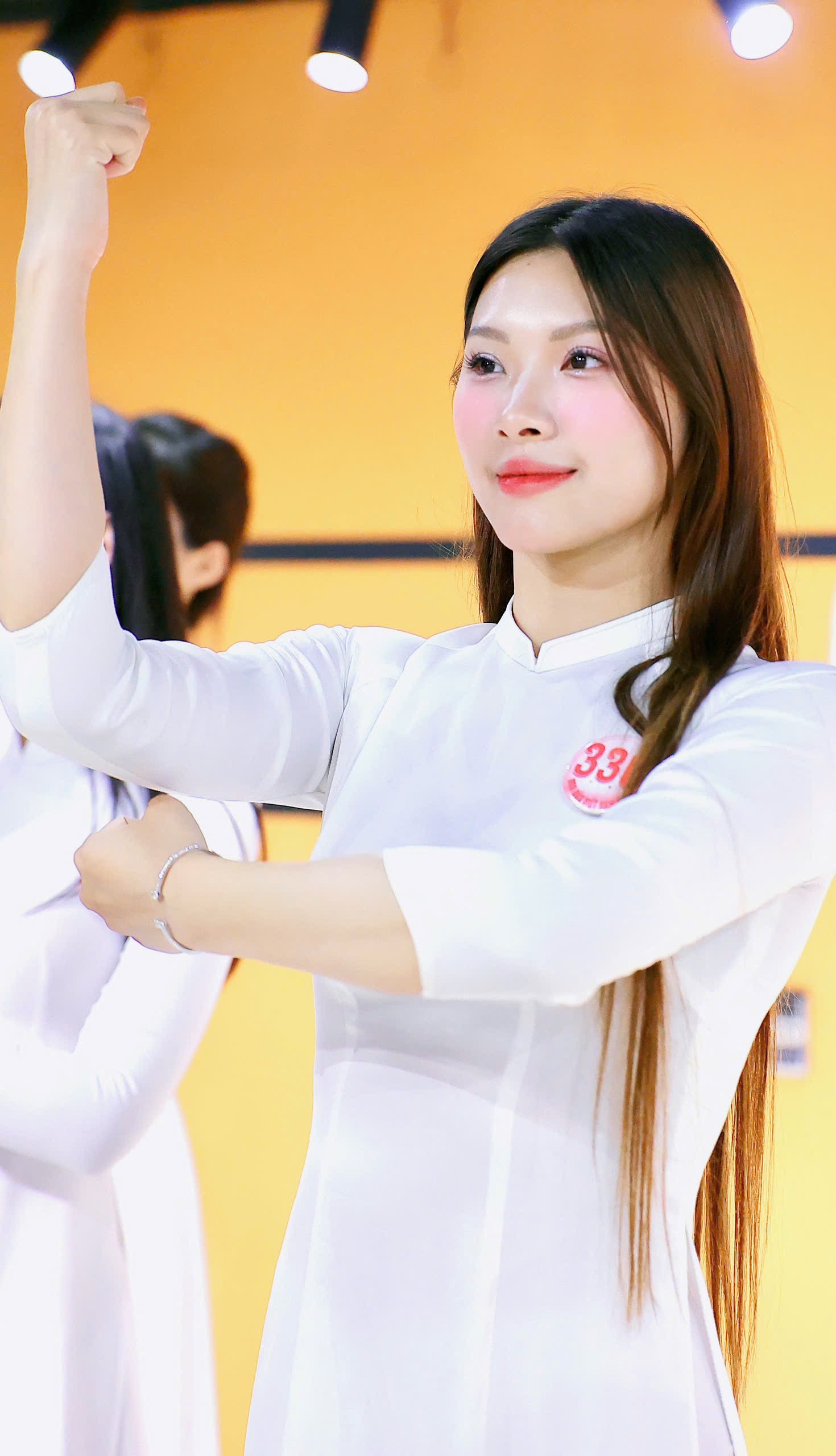 3 cô gái 20 tuổi, cao gần 1,8 m tại Hoa hậu Việt Nam