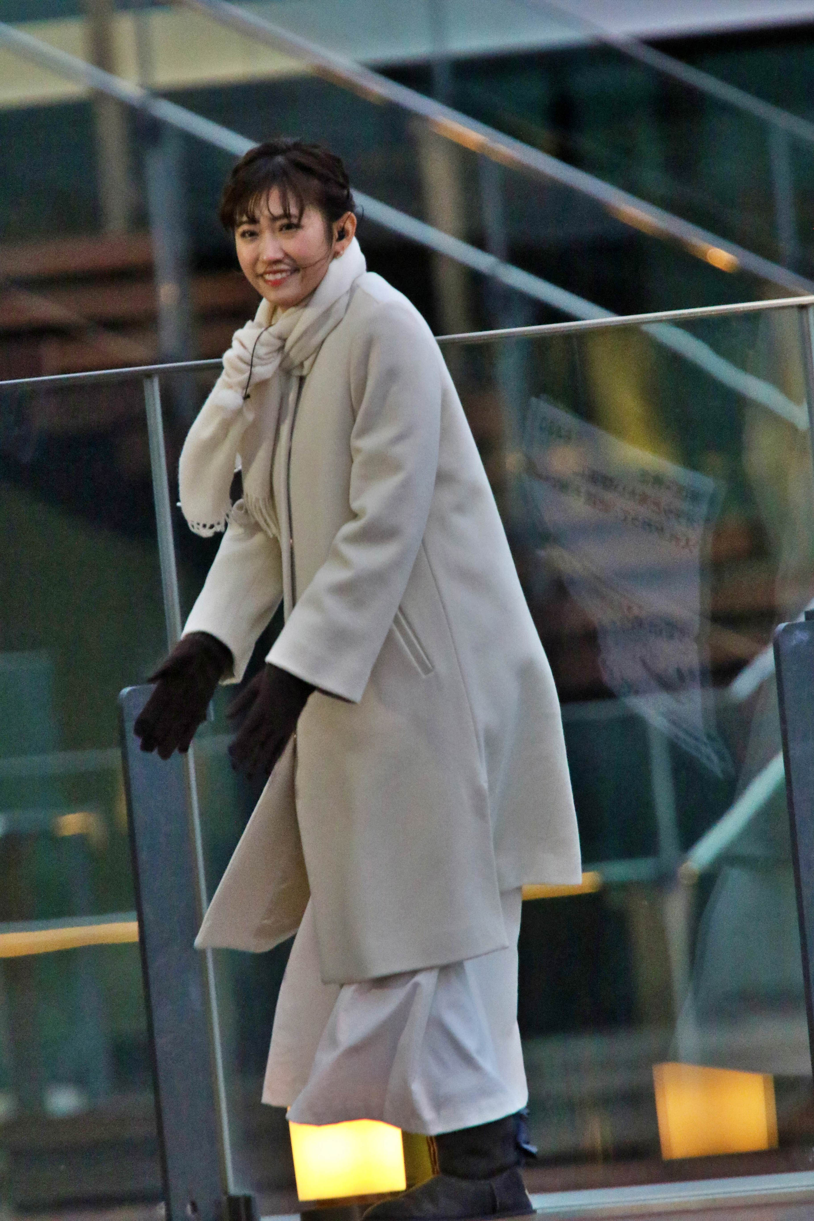 テレビ東京アナウンサー 嶺百花 直筆サイン入り色紙 宛名入り フォトギャラリー7枚目 テレ東に異例の中途入社！「ナンバーワン