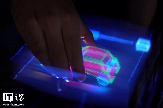 科幻场景成真：科学家实现可物理操控的3D全息图像