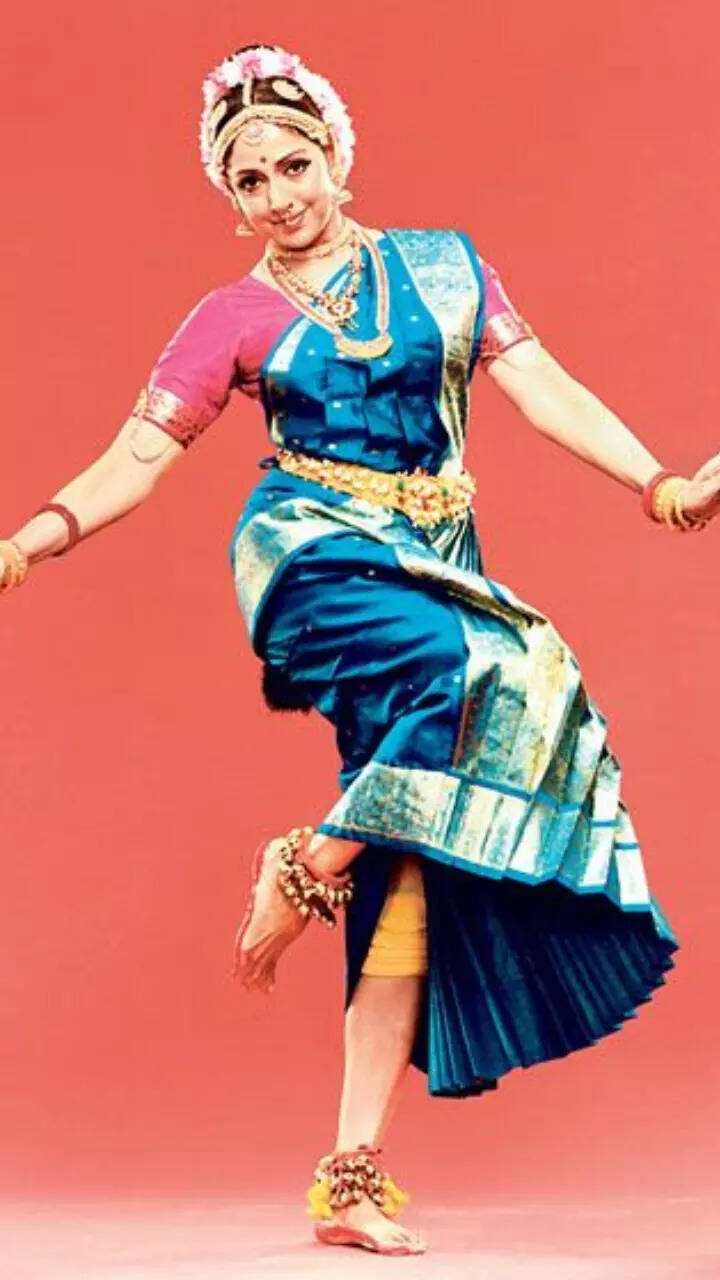 Grace in every move: Hema Malini stuns in stunning Bharatanatyam attires