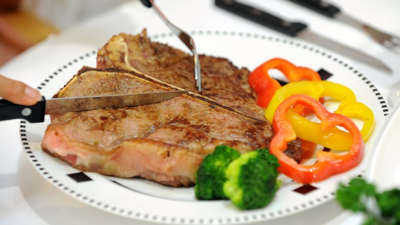 Foods You Should Never Order According To Restaurant Staff