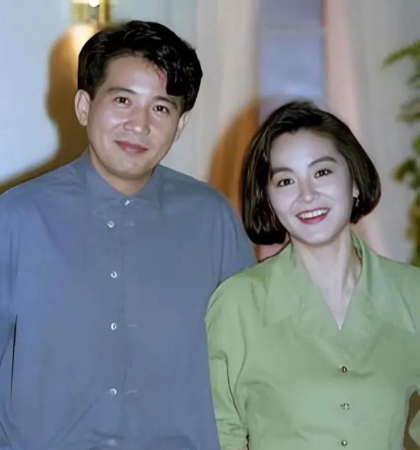 秦汉模特儿媳罕露面，美貌出众1米78身材好，未登记结婚女儿已7岁