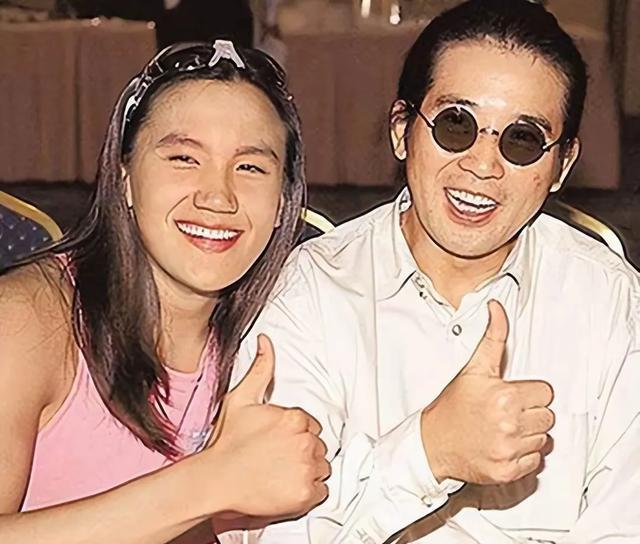 秦汉模特儿媳罕露面，美貌出众1米78身材好，未登记结婚女儿已7岁