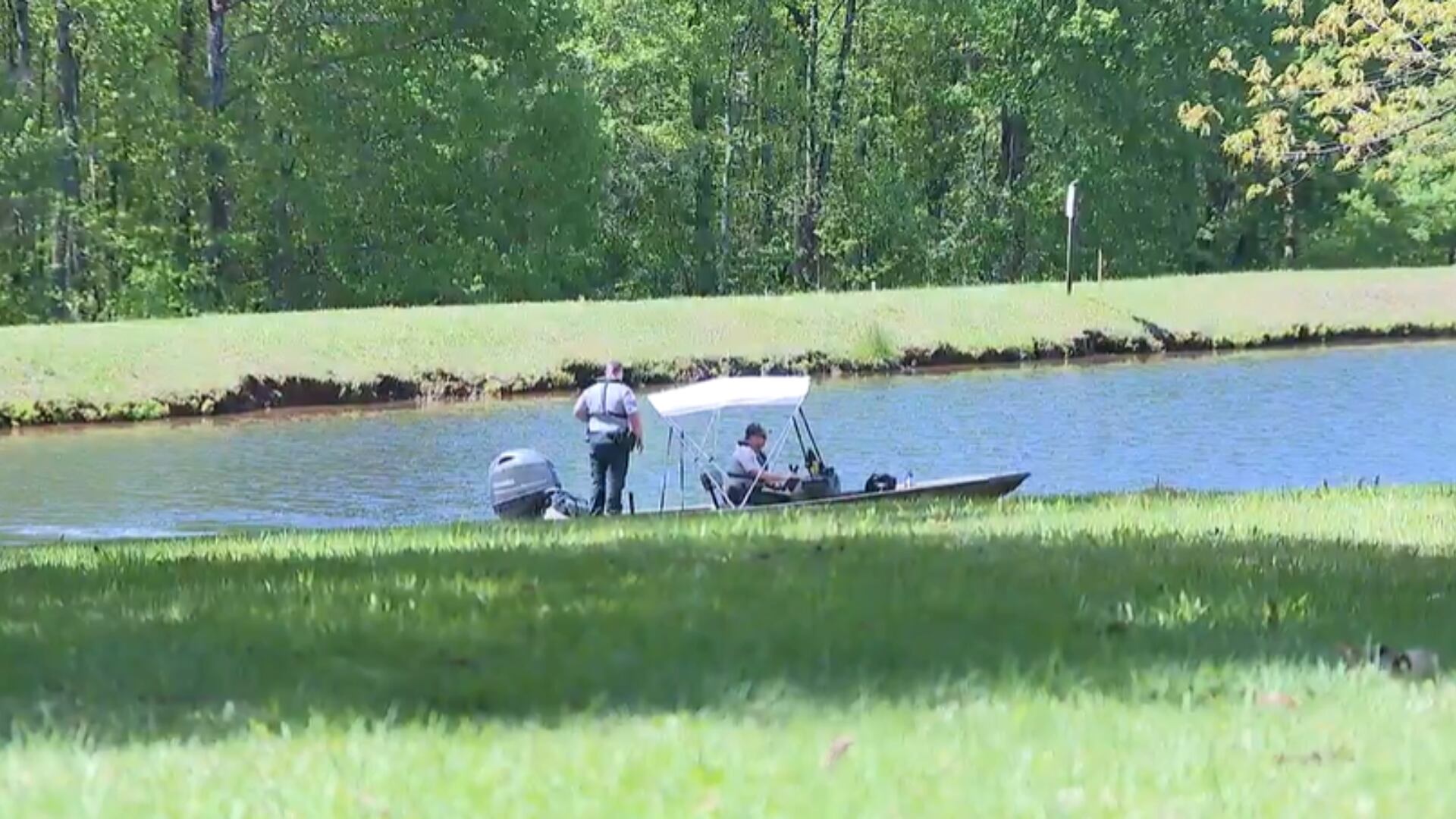 Body of man who ran into lake to get away from deputies recovered in(00)
