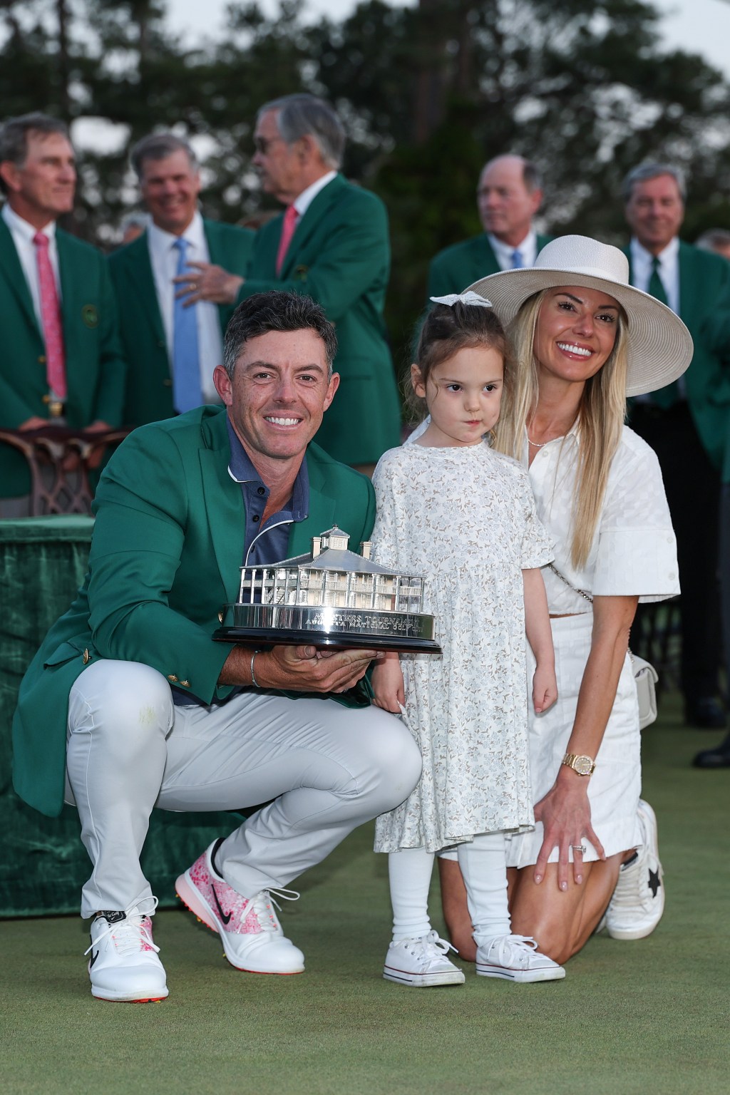 Rory McIlroy embraces wife Erica Stoll and daughter Poppy after 2025