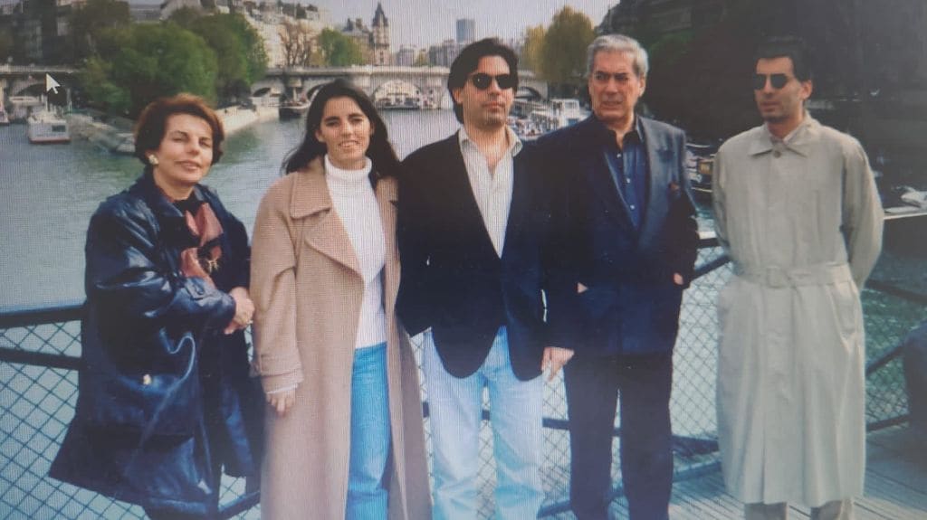 La numerosa familia de Mario Vargas Llosa: 3 hijos y 7 nietos que se  convierten en sus herederos