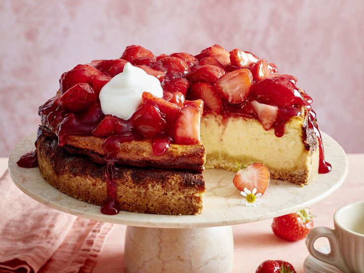 Erdbeer-Käsekuchen mit Sahne: Für alle, die das Leben gern versüßen