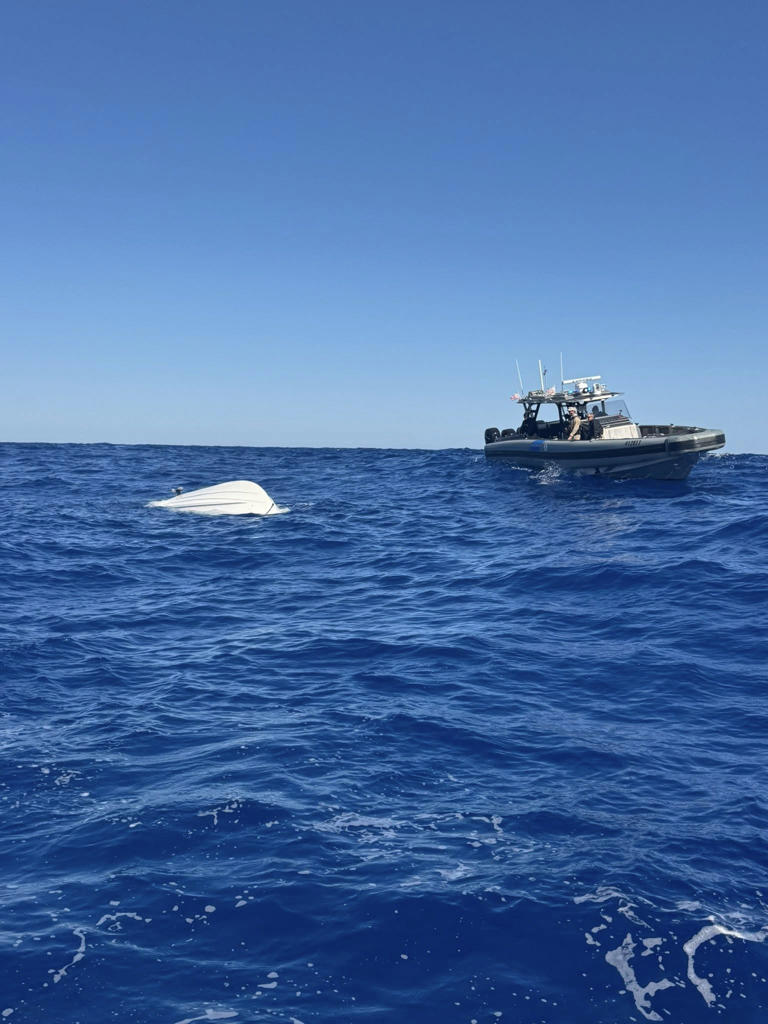 5 missing, 4 rescued after boat capsizes 22 miles off Florida’s coast(02)