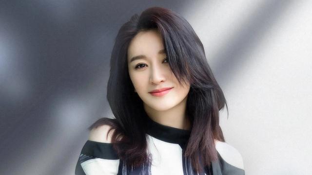 李小冉：从舞者到荧屏女神，用坚韧才华书写跌宕演艺路