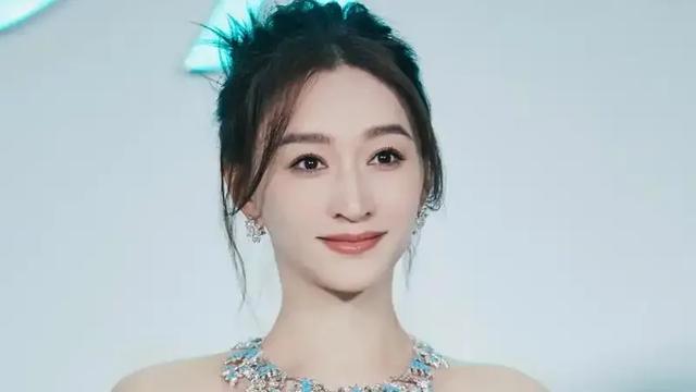 李小冉：从舞者到荧屏女神，用坚韧才华书写跌宕演艺路